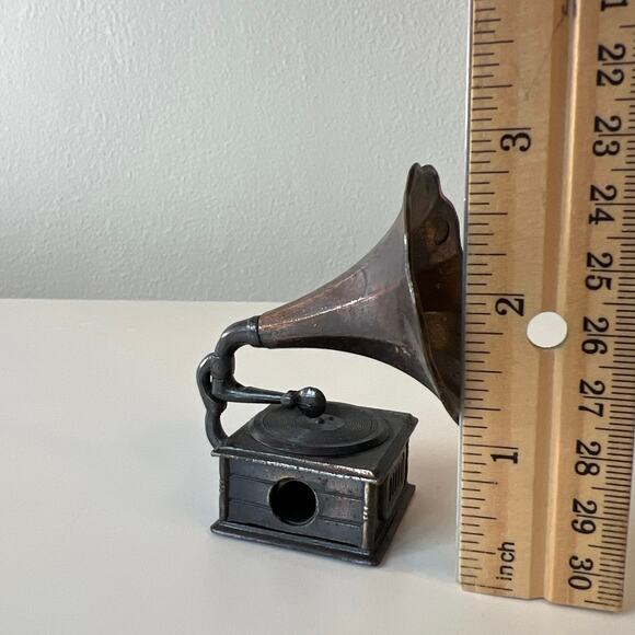 Vintage die-cast Miniature Victrola Gramophone Metal Pencil Sharpener - Picture 7 of 7
